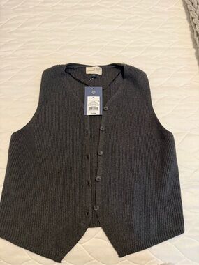 Universal Thread Gray sweater vest NWT